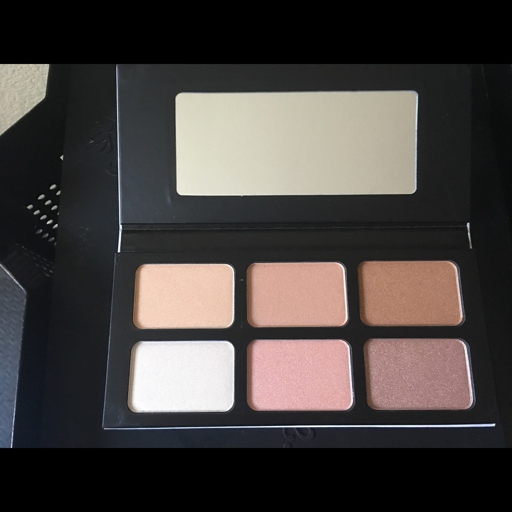 Moira Strobe and Allure Highlighter Palette