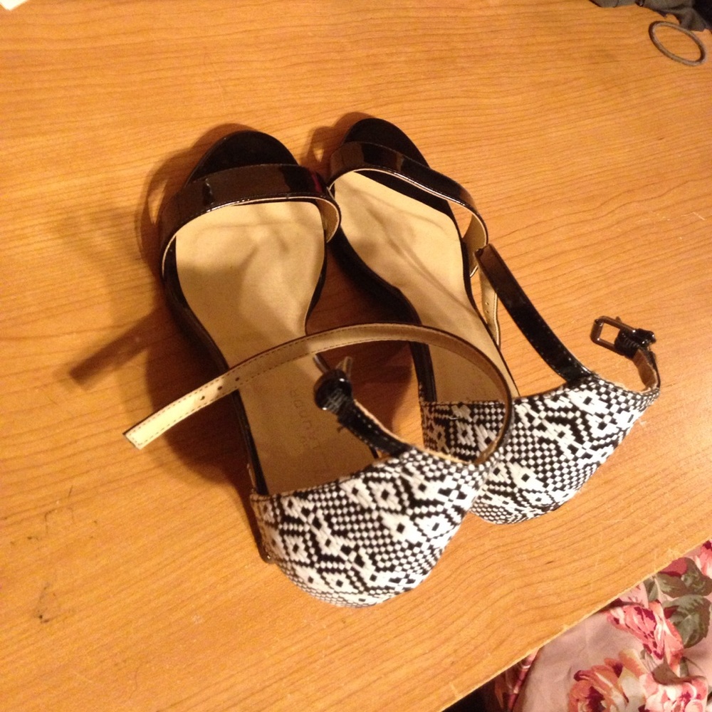 Chinese laundry black and white strap heels