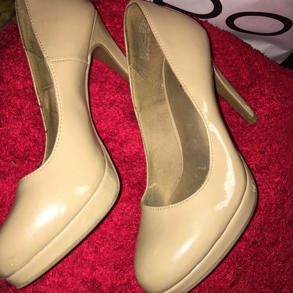 2 pairs of heels - Picture 2 of 2