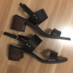 Short block heel sandal