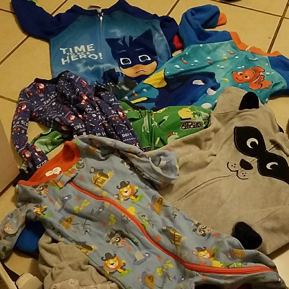 Footed pajamas *sold in bundle*