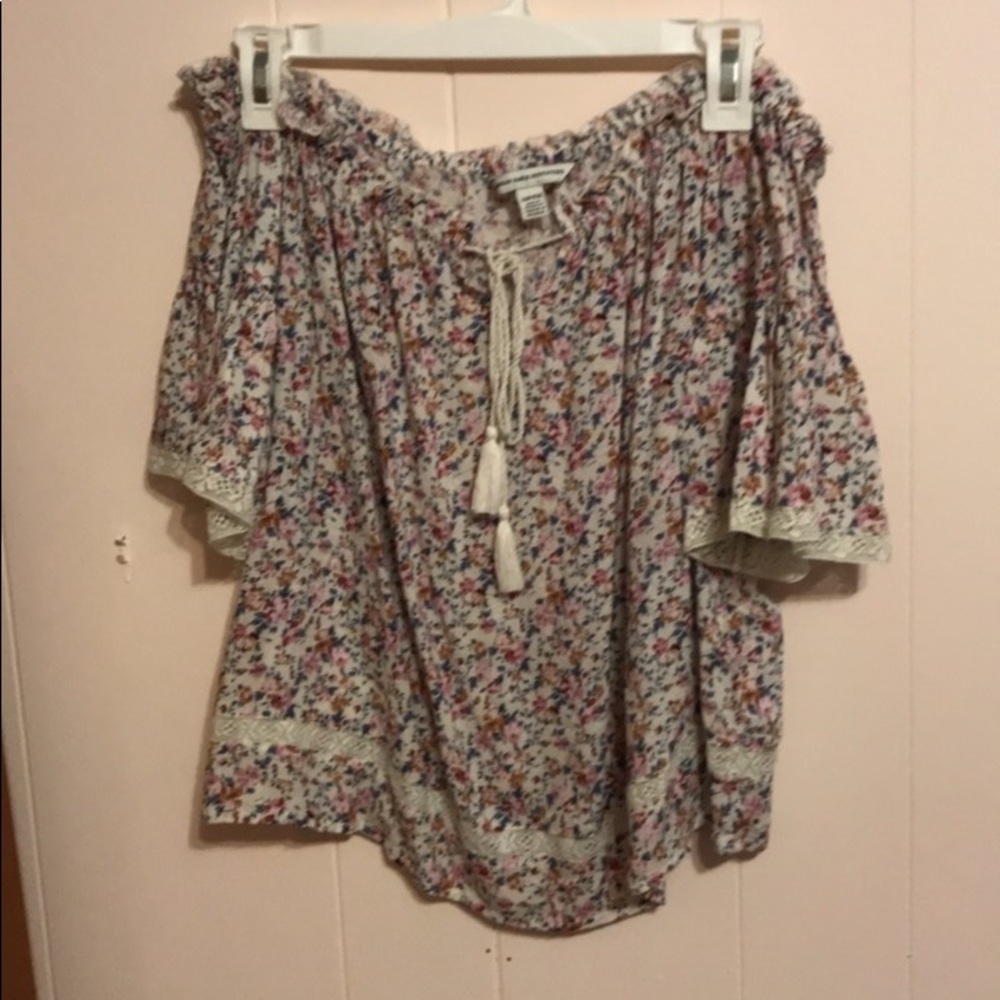 American Eagle off the shoulder top