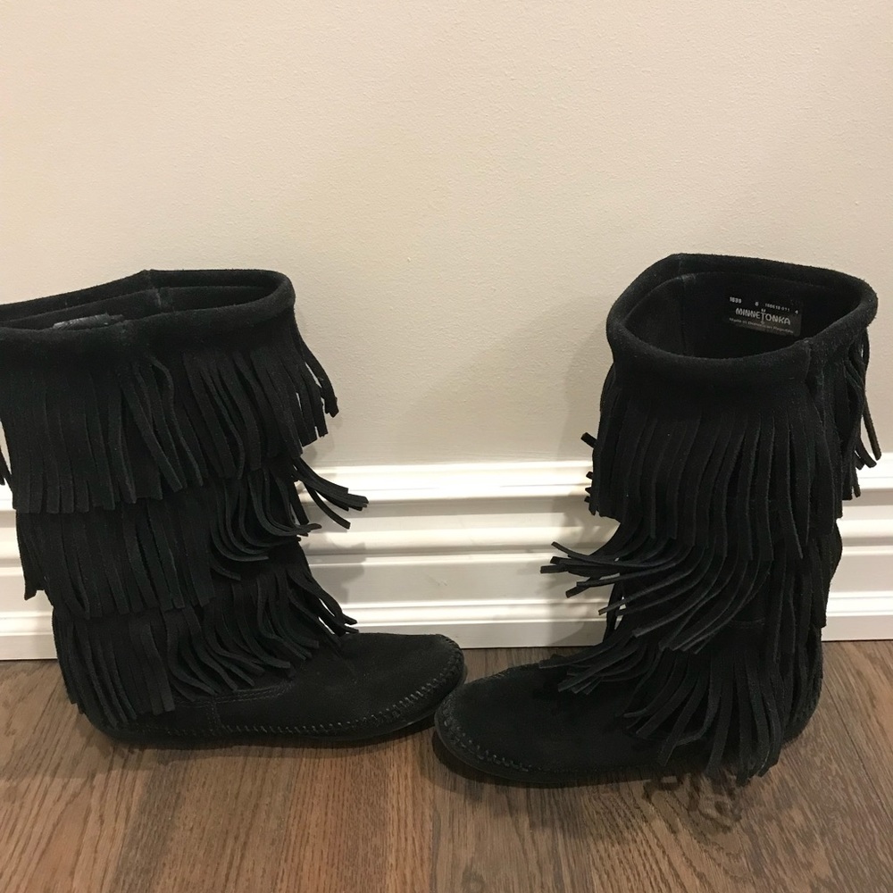 Minnetonka Fringe Boots Size 8