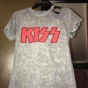 T-shirt with cut out shoulder