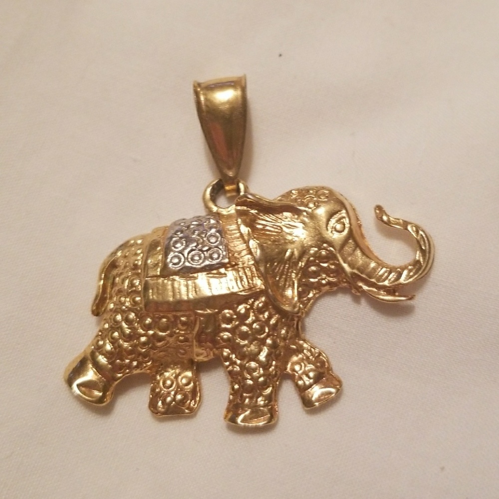 Elephant charm