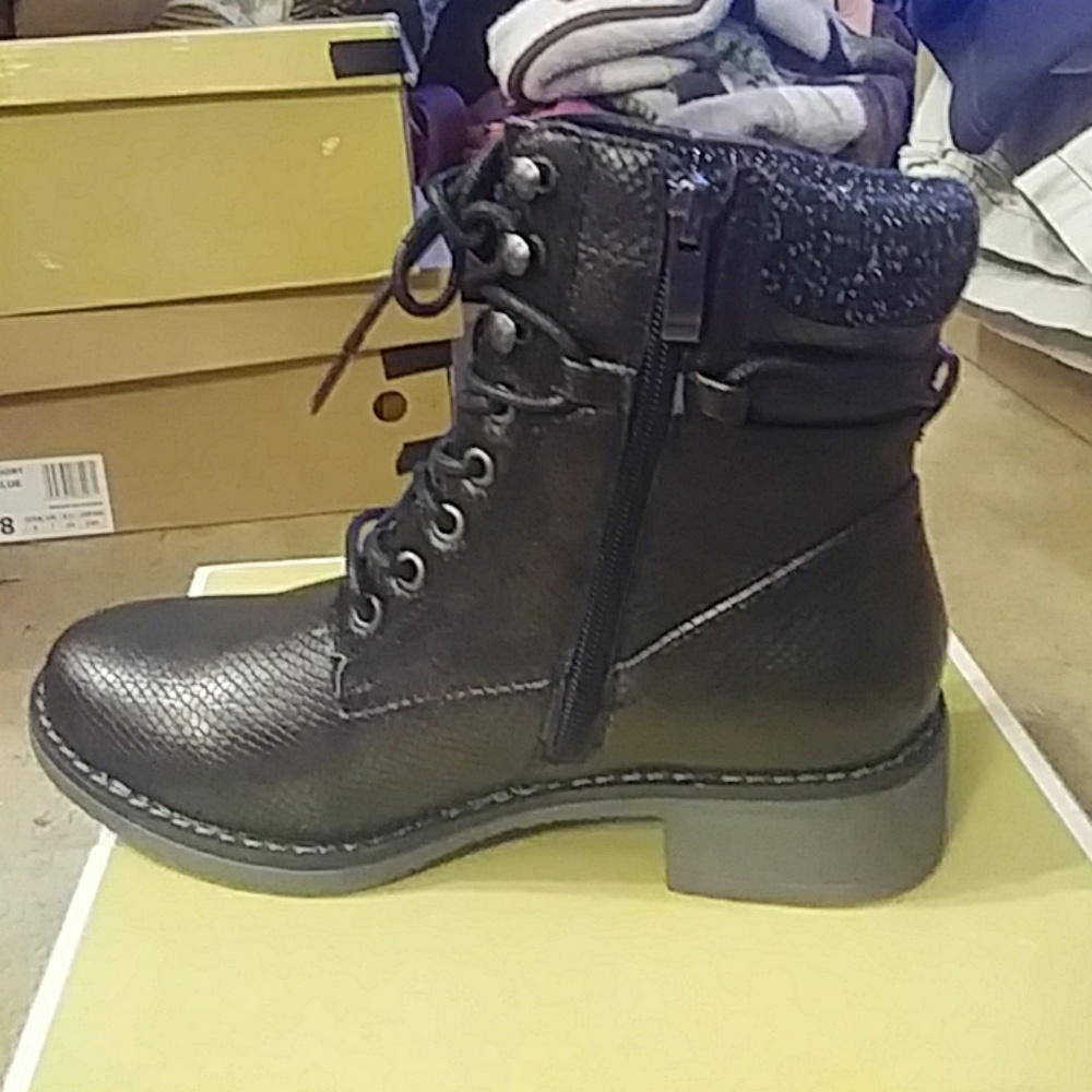 Boots - Picture 2 of 4