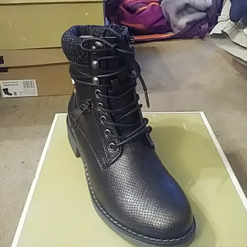 Boots - Picture 3 of 4