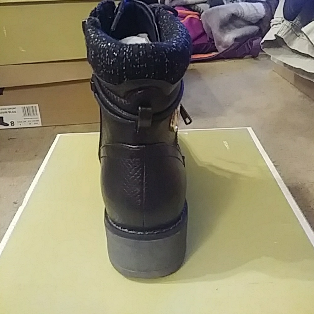 Boots - Picture 4 of 4