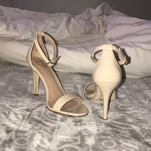 Slightly used heels in very good conditions