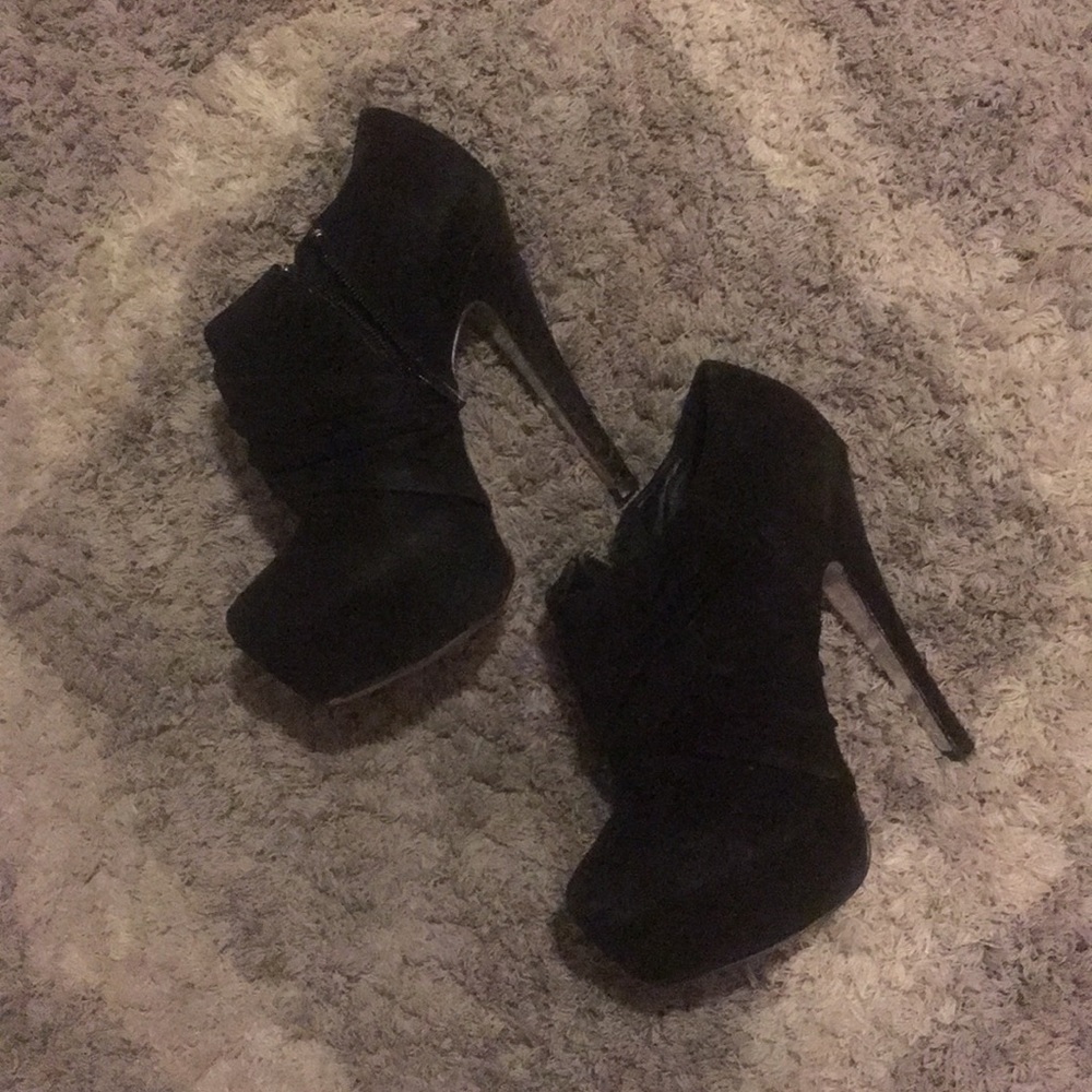 H by Halston Black Suede 4 1/2in platform heel