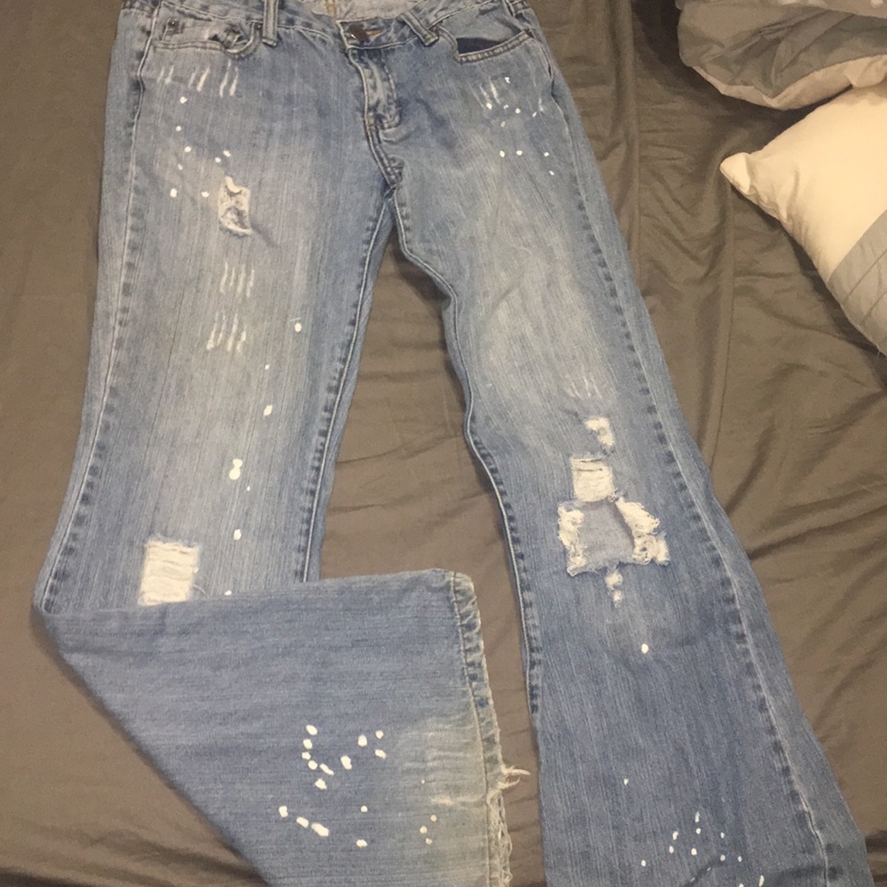 💜 MAKE AN OFFER 💜 Bell bottom faded jeans RUE 21