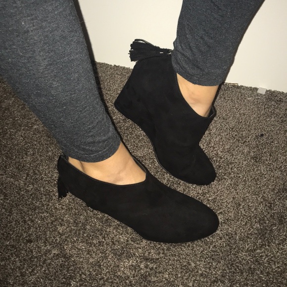 cl by laundry go on platform heel