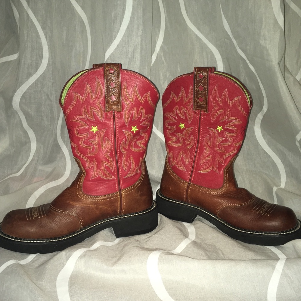 PERFECT CONDITION Ariat custom boots.