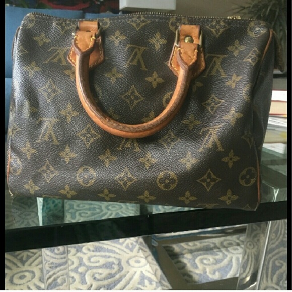 Louis Vuitton Handbags - Authentic Louis vuitton speedy 25 handbag..