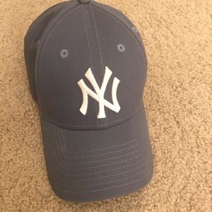 New Eras Yankees cap women’s. Dusty blue colour