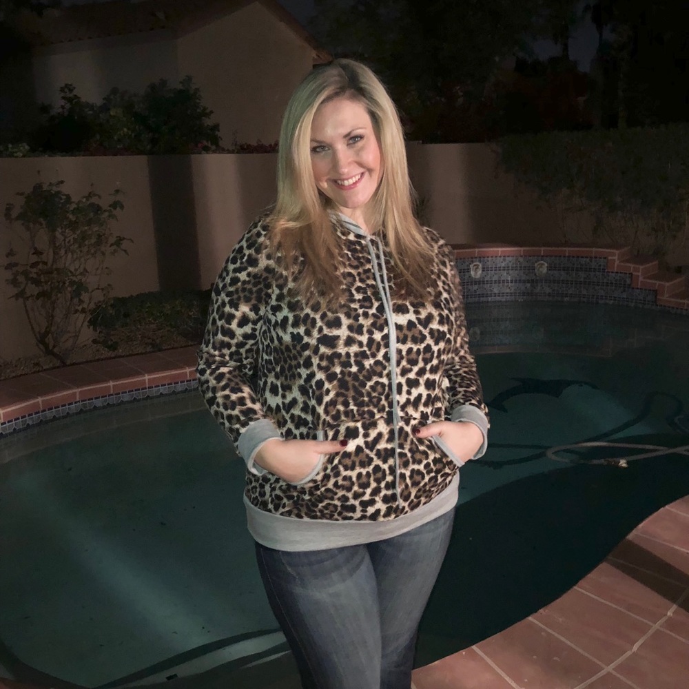 {Plus} Leopard Hoodie - Picture 5 of 8