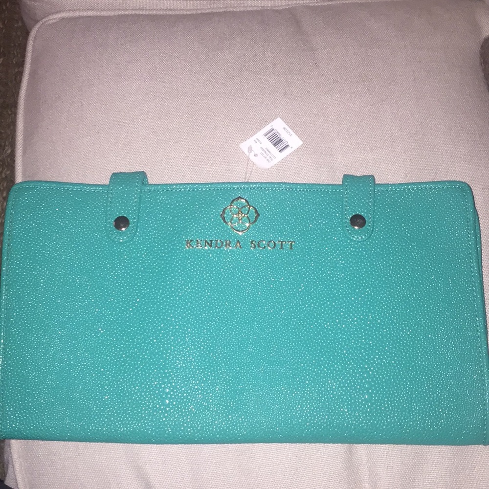 Kendra Scott Jet Set Jewelry organizer.