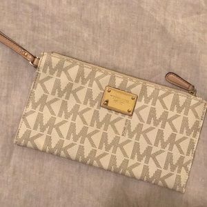 Michael Kors Clutch in Ivory (AUTHENTIC)