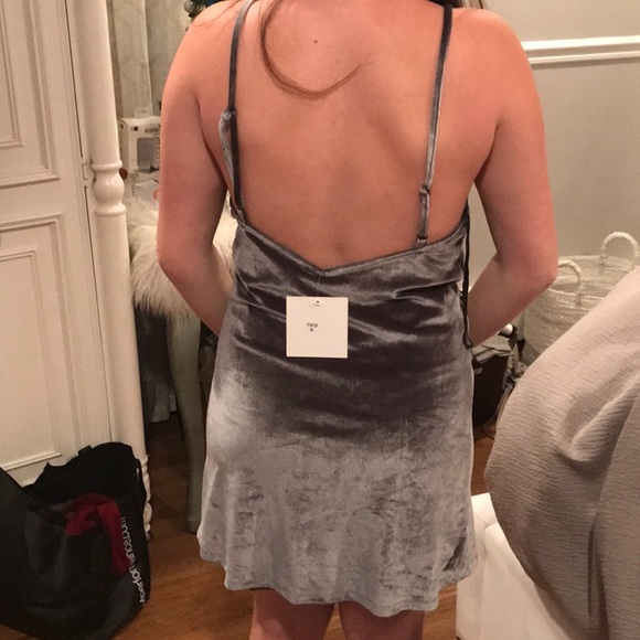 Spaghetti strap velvet dress - Picture 2 of 4