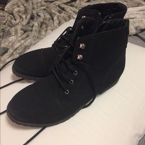 Combat boots