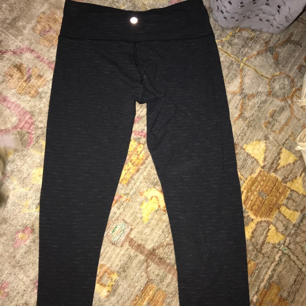 Lululemon heathered Gray WU crop Size 6