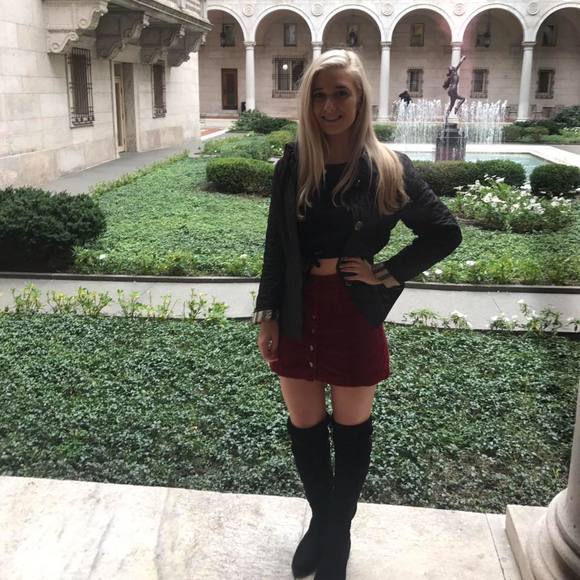 Meet your Posher, Emily - Picture 1 of 1