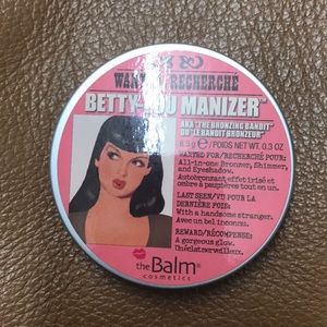 theBalm Betty-Lou Manizer