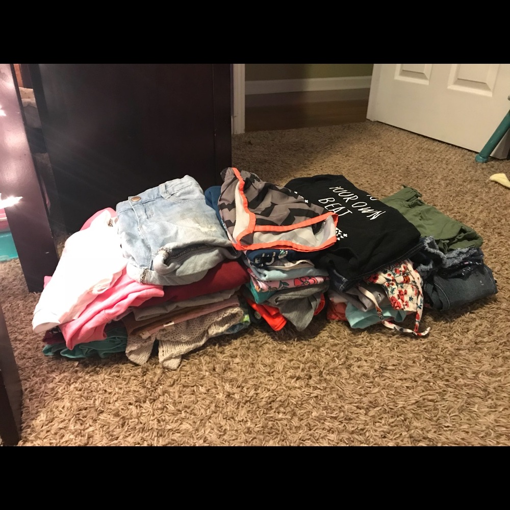 💕LOT OF GIRL CLOTHING—SIZE 3T to 5T. Details ⬇️