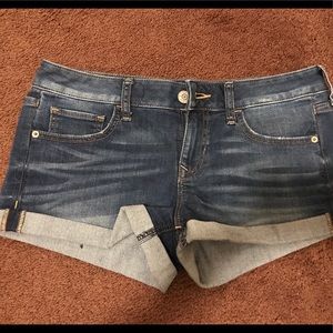 Women’s denim mid rise short size 6