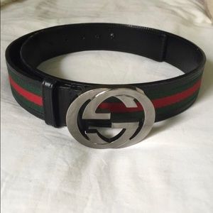 Men’s gucci belt with box brand new (negotiable)