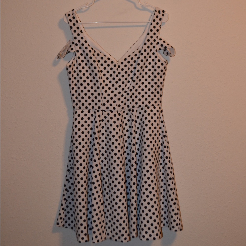 Polka Dot on/off-the-shoulder V-neck dress