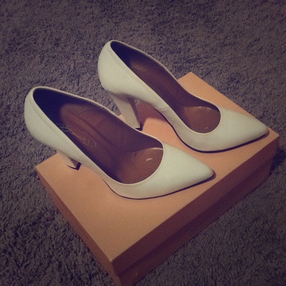 Bianca D-White Pumps - Picture 1 of 5