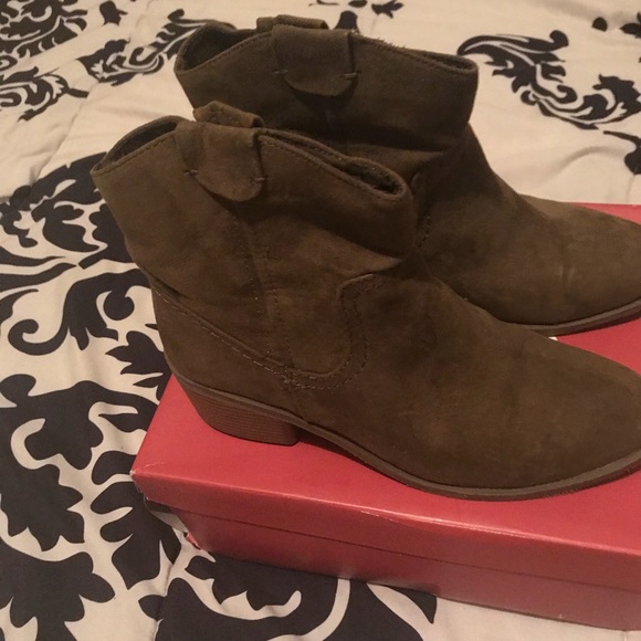 Olive booties - Picture 3 of 4