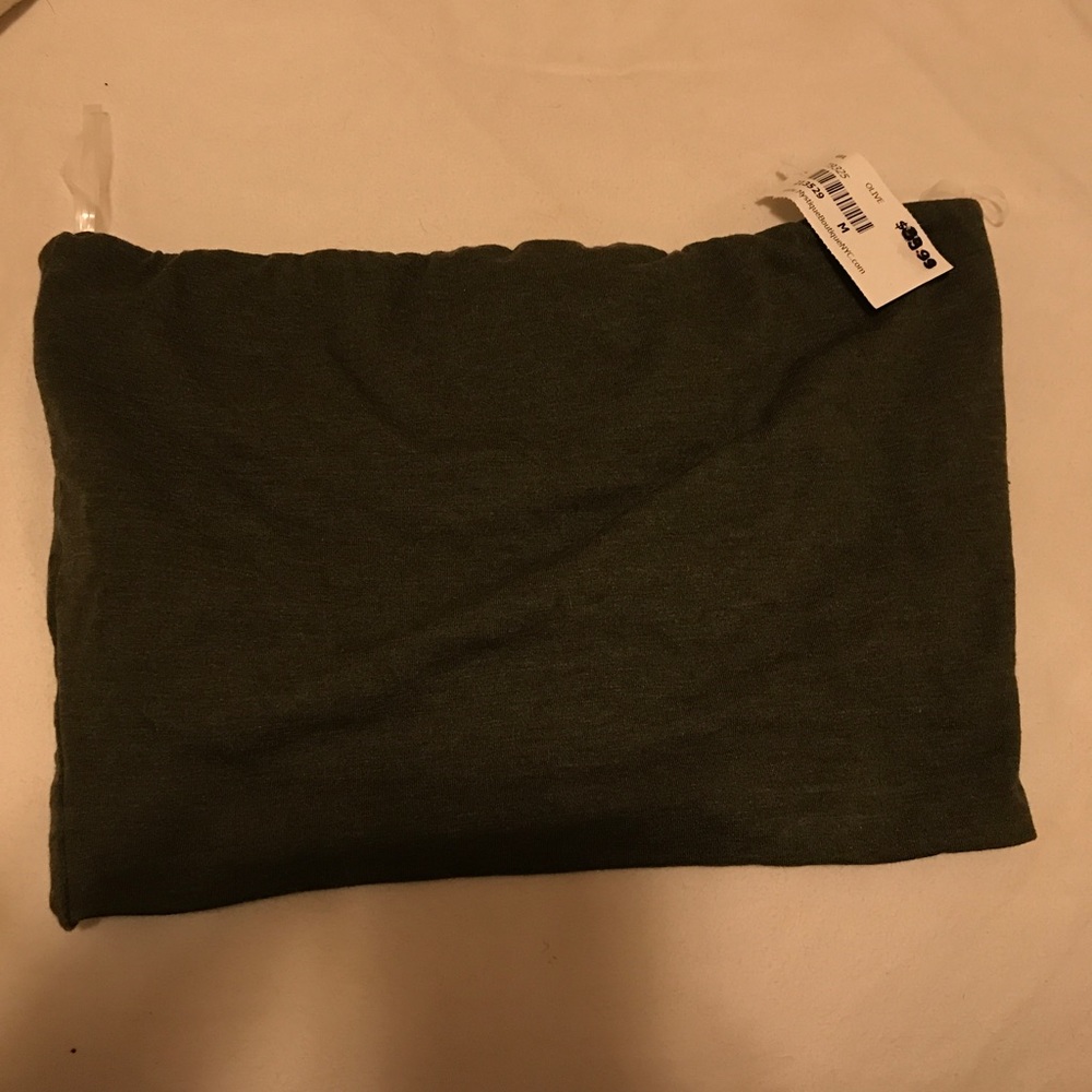 Women’s strapless crop top in olive