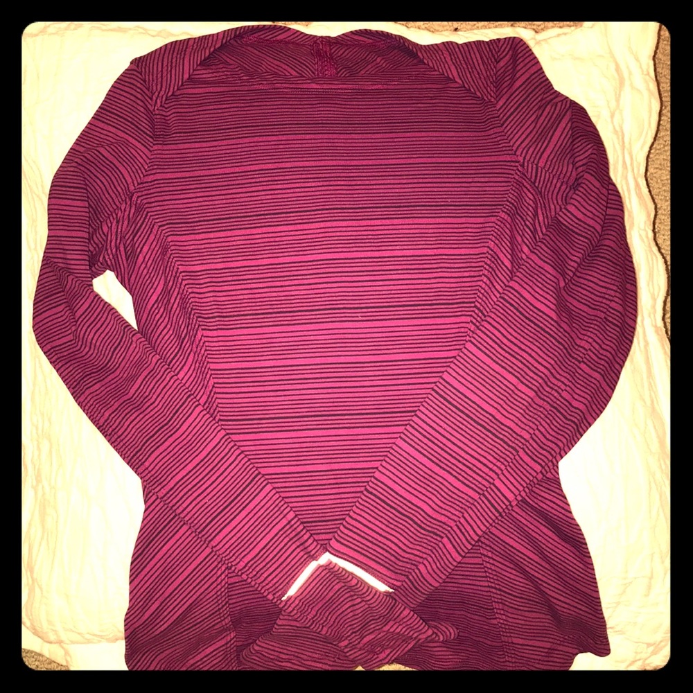 Lululemon long sleeve super comfy workout top! Sz6