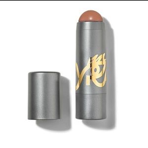 Tyra Beauty-sculpt in a stick-deep