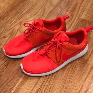 Nike Roshe One Shoes