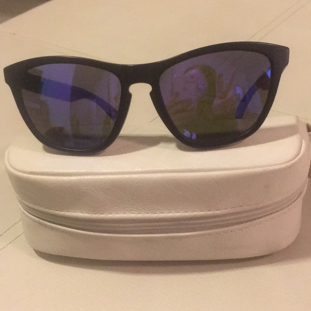 Oakley Frogskin with case