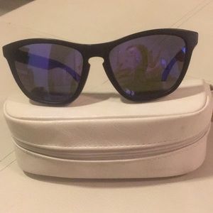 Oakley Frogskin with case