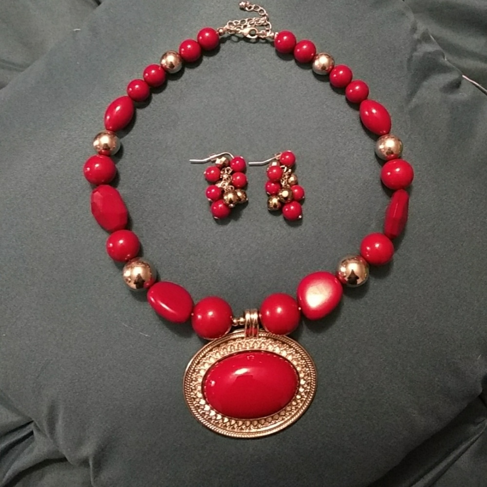 ❌SOLD❌ Red & Silver Beaded Necklace & Earring Set
