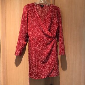 Red and white spot wrap dress realisation par dupe