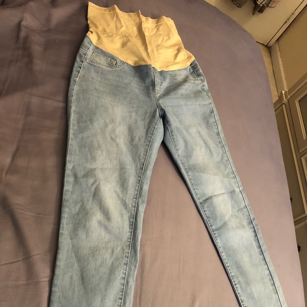 New What’s Kickin Maternity Jeans sz Small