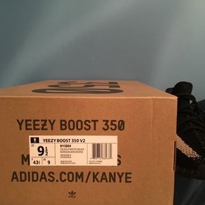 Yeezy boost 350 v2 core white (Oreo)
