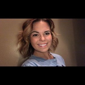 Meet your Posher, Alexis