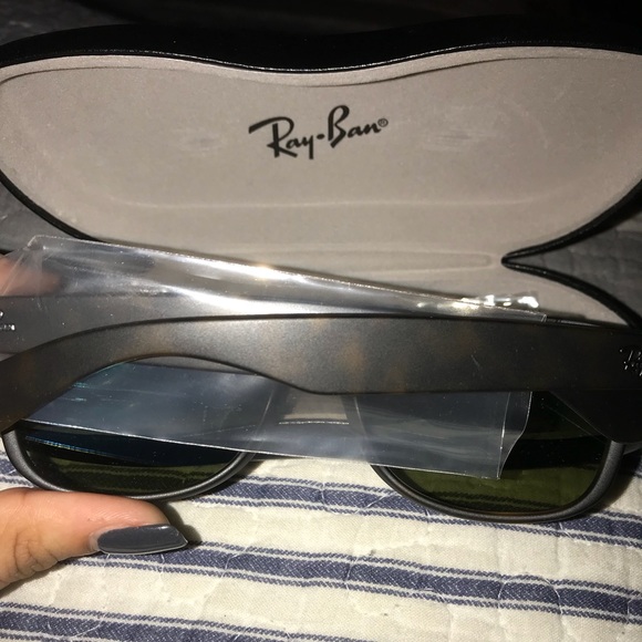 Ray-Ban Sunglasses - Picture 2 of 3