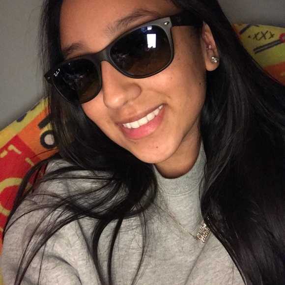 Ray-Ban Sunglasses - Picture 3 of 3