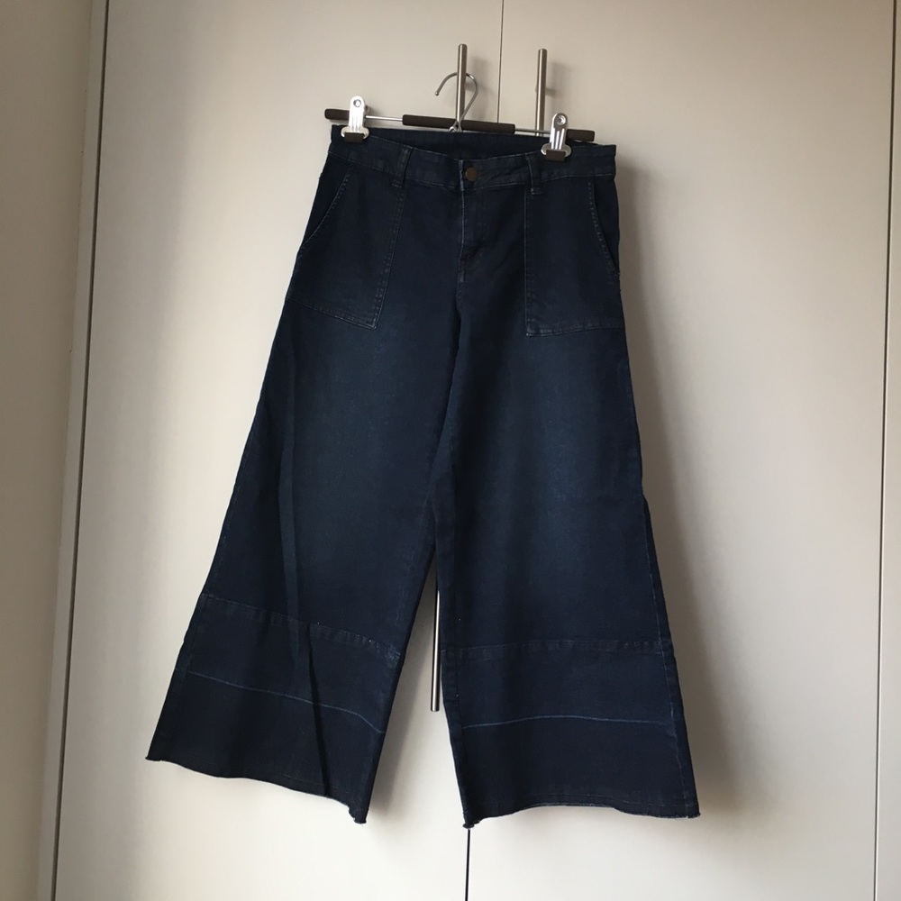 Wide leg drop hem dark wash jeans size 28