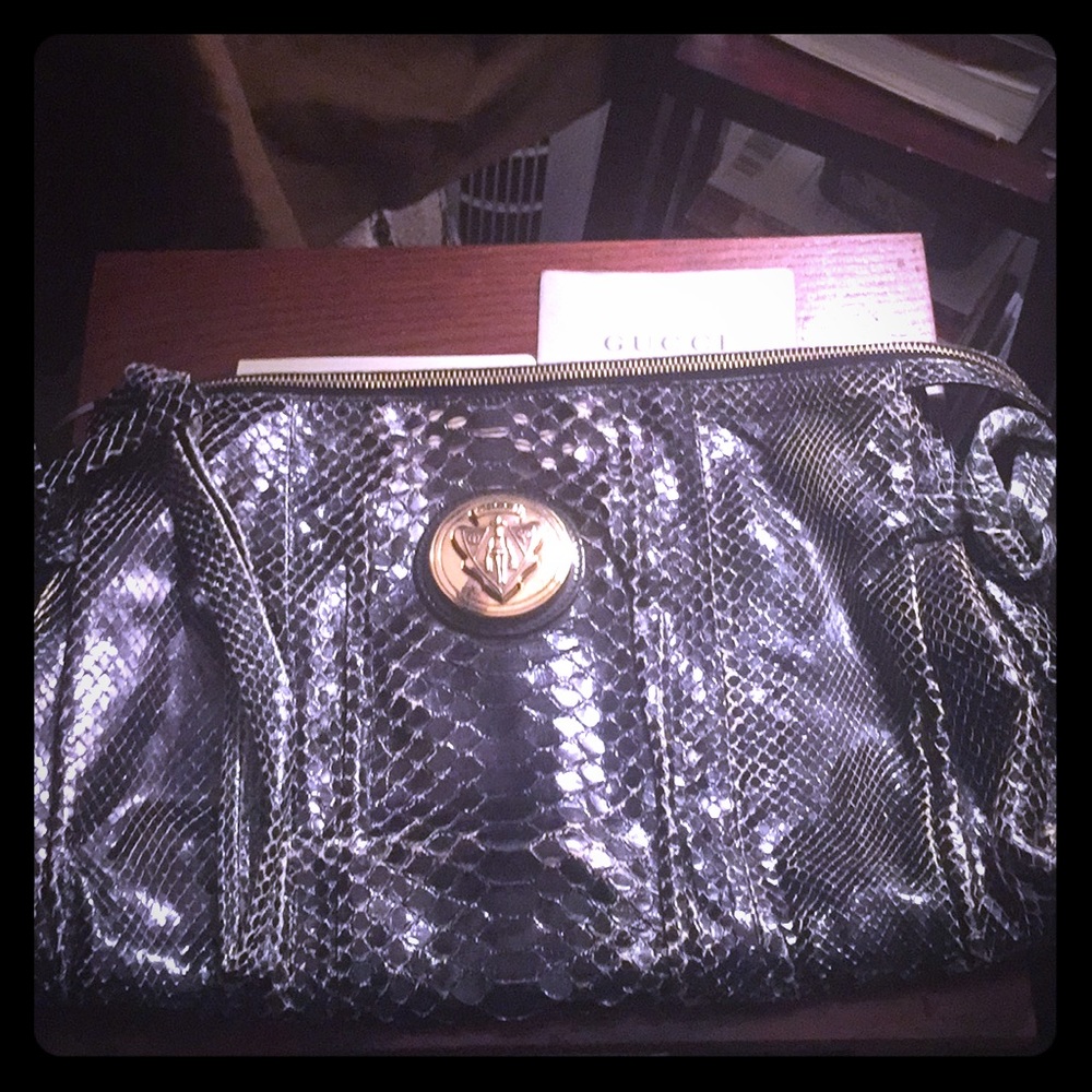 Sold Authentic Gucci shake clutch mint!