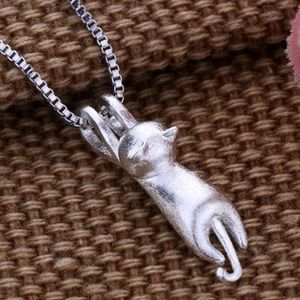 Silver cat pendent with chain