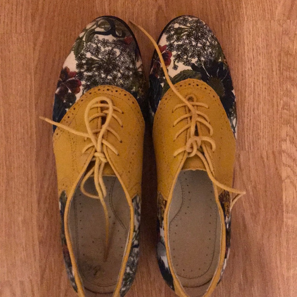 Bass Yellow Printed Oxford Shoes - Sz 8 - $65 OBO